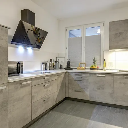 Apartment Zentrale Design In Ufernaehe - 105 Qm - Parkplatz - Kueche - Netflix
